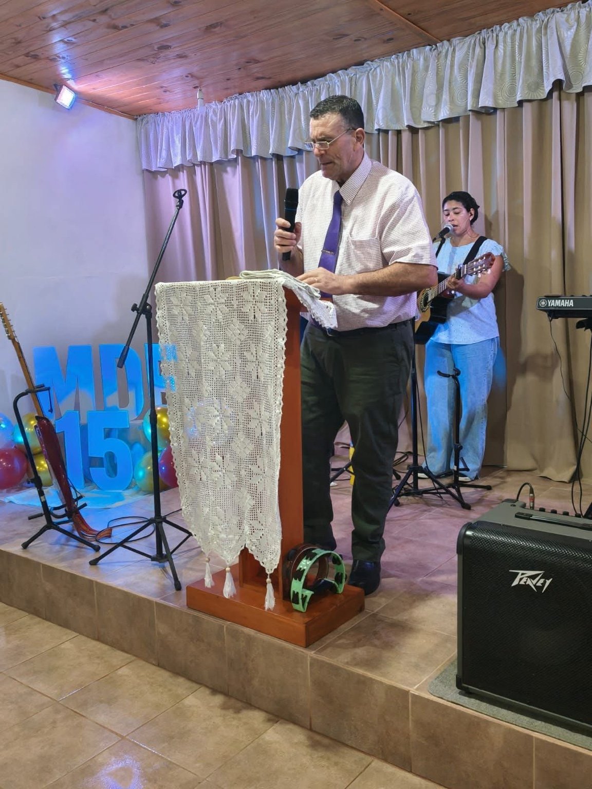 El pastor Joaquín predicando